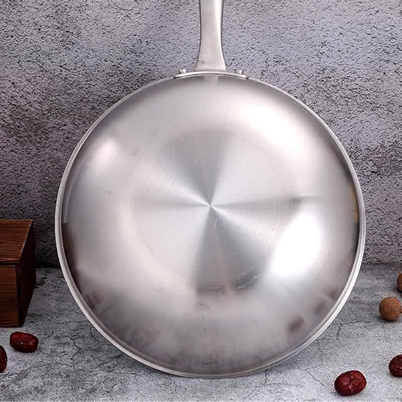 Вок из чистого титана без покрытия, с антипригарным покрытием Blue Diamond, позволяющий готовить без масла, подходит для индукционных и газовых плит.