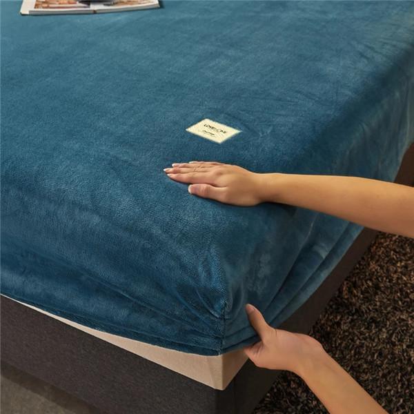 2026 Бархатный флис Простыня на резинке Защитный чехол для кровати Глубокий карман Чехол для матраса Плюшевый Домашний Наматрасник Супермягкий Теплый Без наволочки