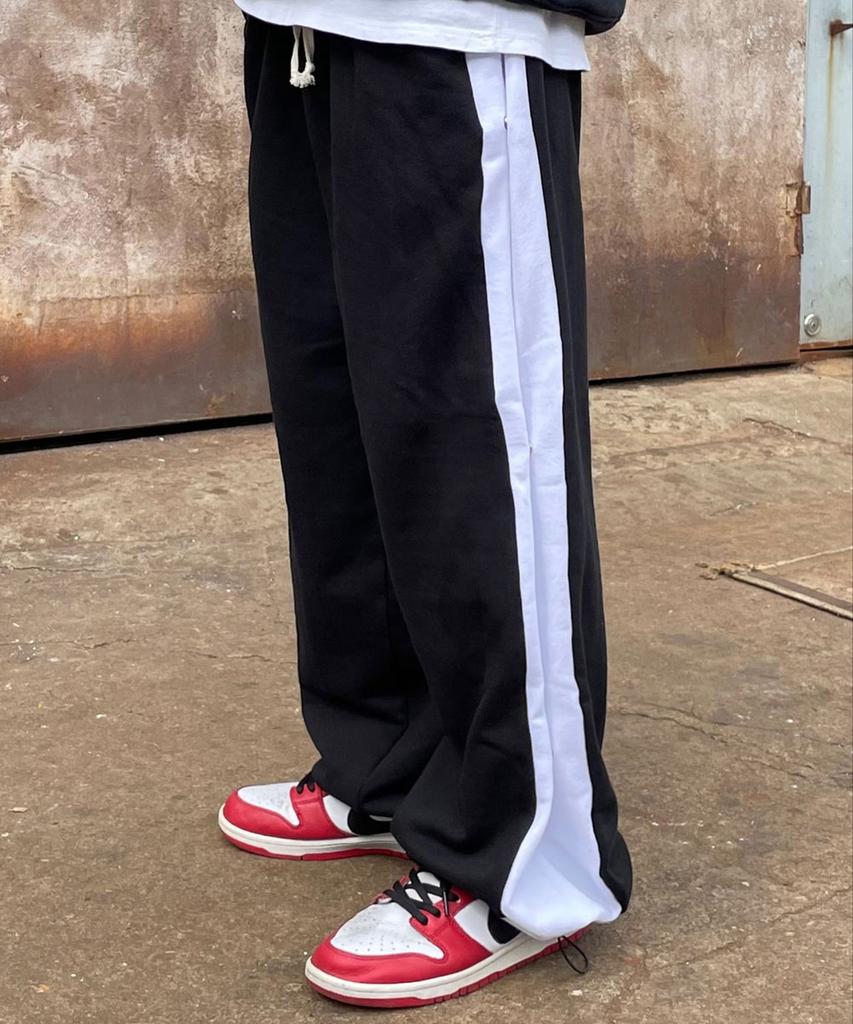 PEACEOFMIND Side Snap Button Wide Sweatpants (Black)