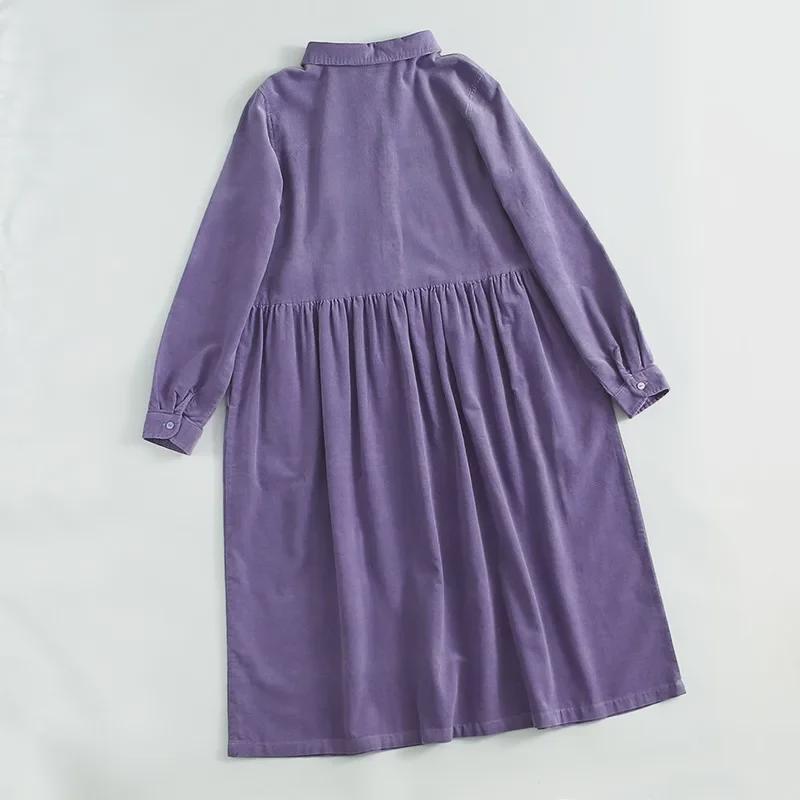 Платье из вельвета с воротником-стойкой, завязкой на талии и длинными рукавами — художественный и свежий стиль