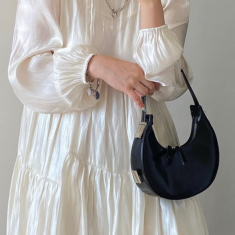 IELGY French Niche Design Dark Wind Crescent All-match Single Shoulder Bag Women