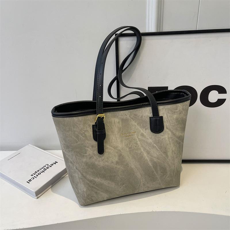 Large-capacity bag women's 2025 new autumn and winter niche versatile commuter bag premium texture shoulder tote bag