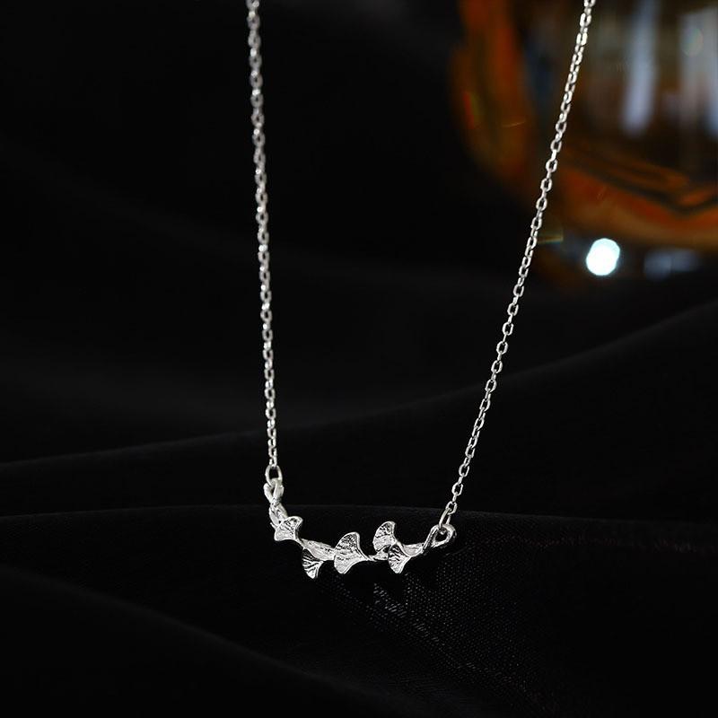 Womens Ginkgo Leaf Necklace Minimalist Elegant Clavicle Chain Luxury Fashion Jewelry