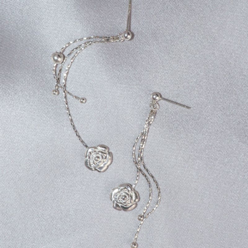 LOASI Lovely Rose. Rose Drop Chain Earring
