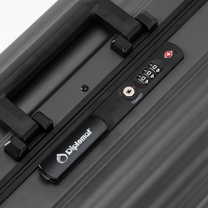 Жесткий чемодан Diplomat DS-13090 для ручной клади