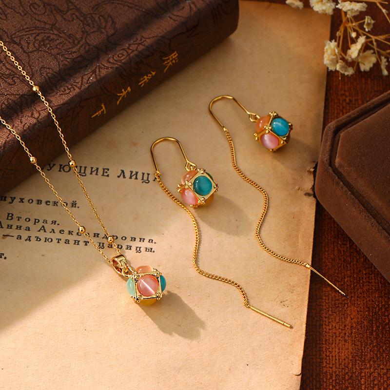 Dopamine Palette Cube Necklace Minimalist Design Luxury Pendant Personality Collarbone Chain