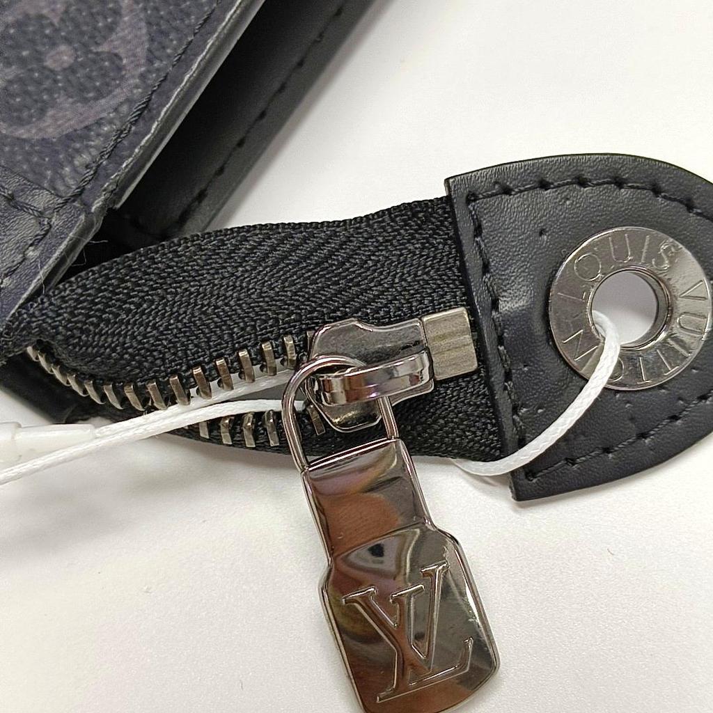 [Pre-Owned] Louis Vuitton Pochette Voyage MM 'Black Monogram Eclipse Canvas' - Very Good #17BI1V2
