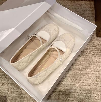 Овчина Su Yinyin имеет ту же натуральную кожу, маленький ароматный стиль, ромбовидная жемчужная пряжка с плоскими одинарными туфлями, женские туфли Мэри Джейн