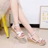 2024 Летняя обувь Женские босоножки на высоком каблуке Модные современные женские туфли на танкетке Летняя праздничная обувь Мягкие удобные D111