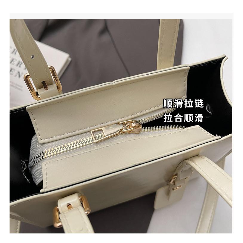 Ielgy Retro Large-Capacity All-Match Casual Messenger Bag Niche Portable Commuter Tote Bag