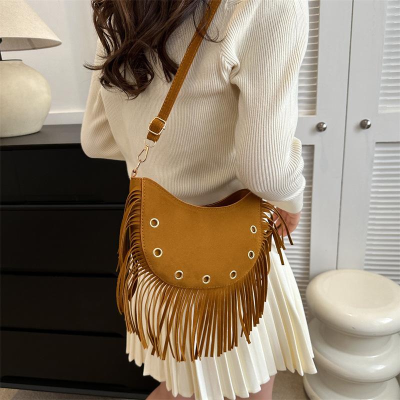 Сумка из искусственной кожи, персонализированная женская сумка с кисточками, новинка 2023, модная сумка на плечо с заклепками, сумка для клецок, сумка через плечо Moon Bag