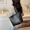 2025 New Niche Versatile Leopard Print Round Crocodile Print Tote Bag Large Capacity Diamond Embroidered Armpit Bag