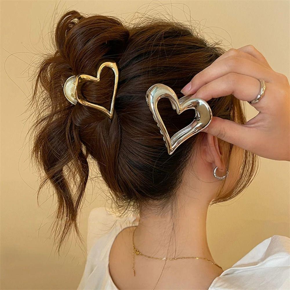 Hollow Love Heart Metal Hair Claw Y2k Geometric Shark Clip Sweet Ponytail Claw Clip Girl