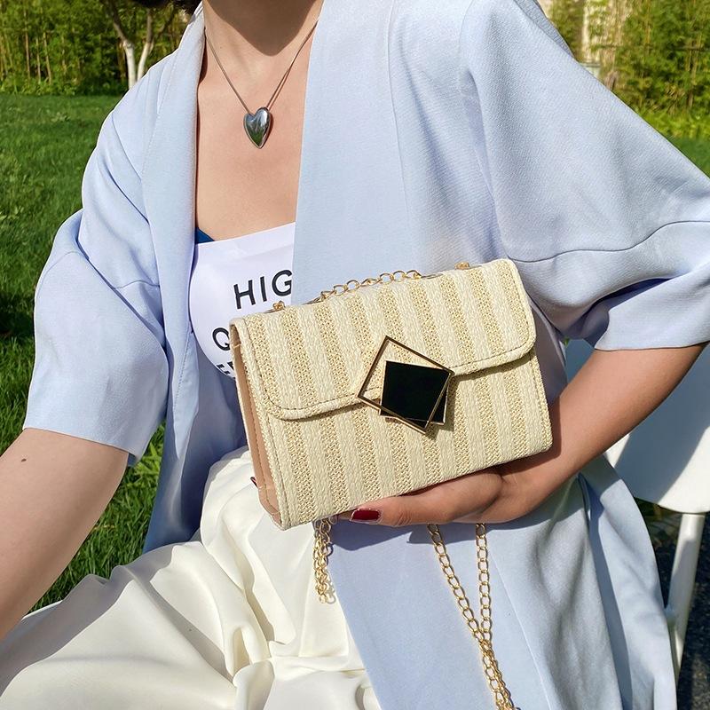 2024 летняя новая модная тенденция соломенная сумка в иностранном стиле сумка-мессенджер через плечо женская корейская версия цепочка маленькая квадратная сумка