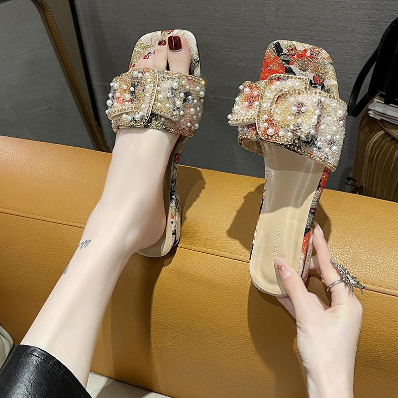 Женская обувь Тапочки для женщин Новый стиль Роскошные Жемчужные Стразы Массивный каблук Тапочки Летняя Женская обувь Босоножки с бантом-бабочкой
