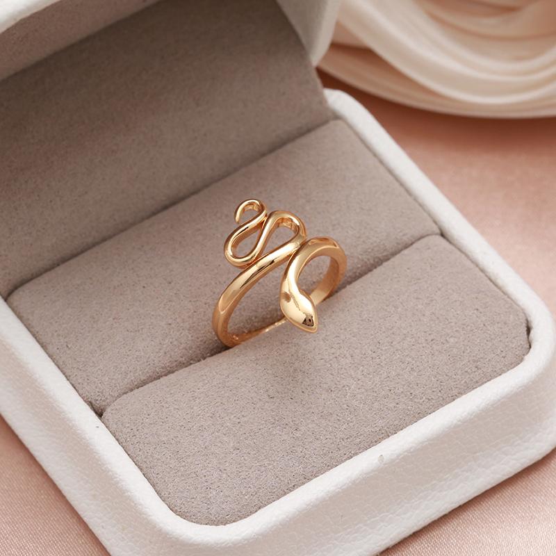 Модные тонкие кольца-змеи золотого цвета