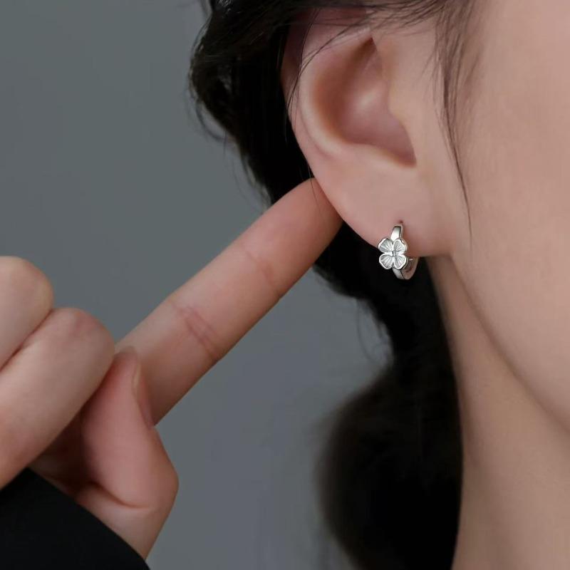 Серьги-гвоздики в стиле luxury-lite в форме цветка для женщин, простые и универсальные аксессуары для ушей, маленькие серьги