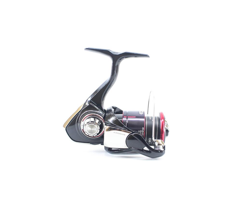 Daiwa Катушка спиннинговая 23 Fuego LT 1000D-XH (9438)