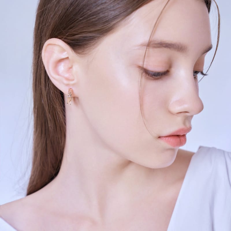 ELLE Jewelry 14K Square Cut One-Touch Earrings (Gold Pin) ELGPEE434