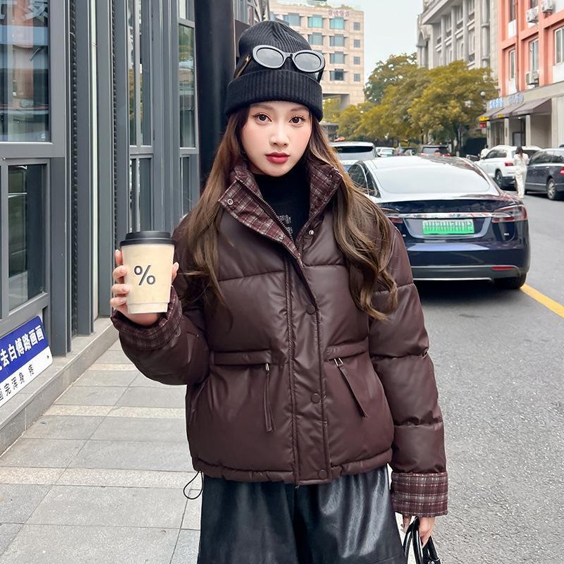 Хлопковая теплая куртка с контрастной клеткой и воротником-стойкой, короткая, утолщенная