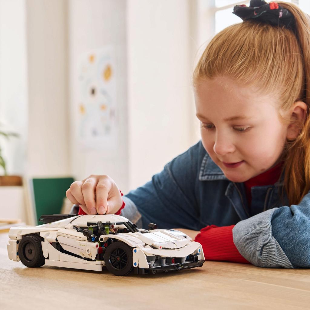 LEGO Technic Koenigsegg Jesko Absolut Hypercar 42184 Ages <White> 10+