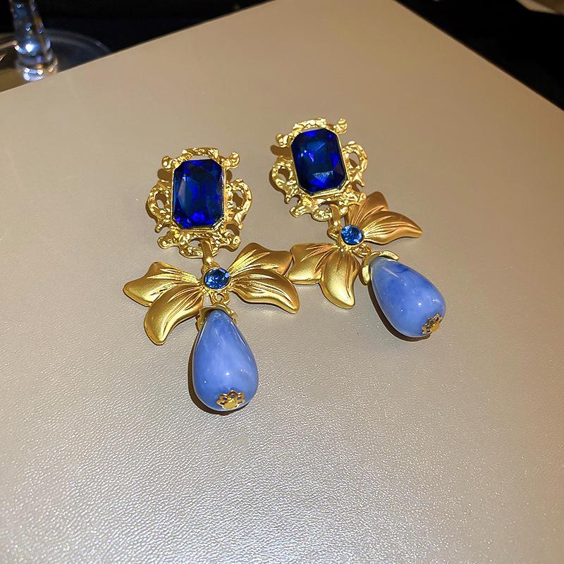 Серебряные игольчатые синие металлические серьги неправильной формы - морщинистые, легкие, роскошные, высококачественные, подчеркивающие темперамент и индивидуальность аксессуары