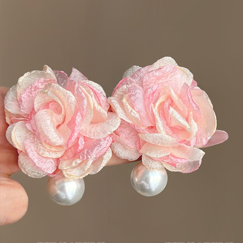 2023 High-End French Pearl Earrings: Light Luxury, Unique Design for Women