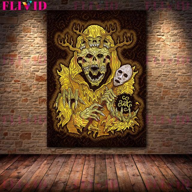 Плакаты и печатные изображения великих колдовских демонов старого поколения интегрируются в народное настенное искусство