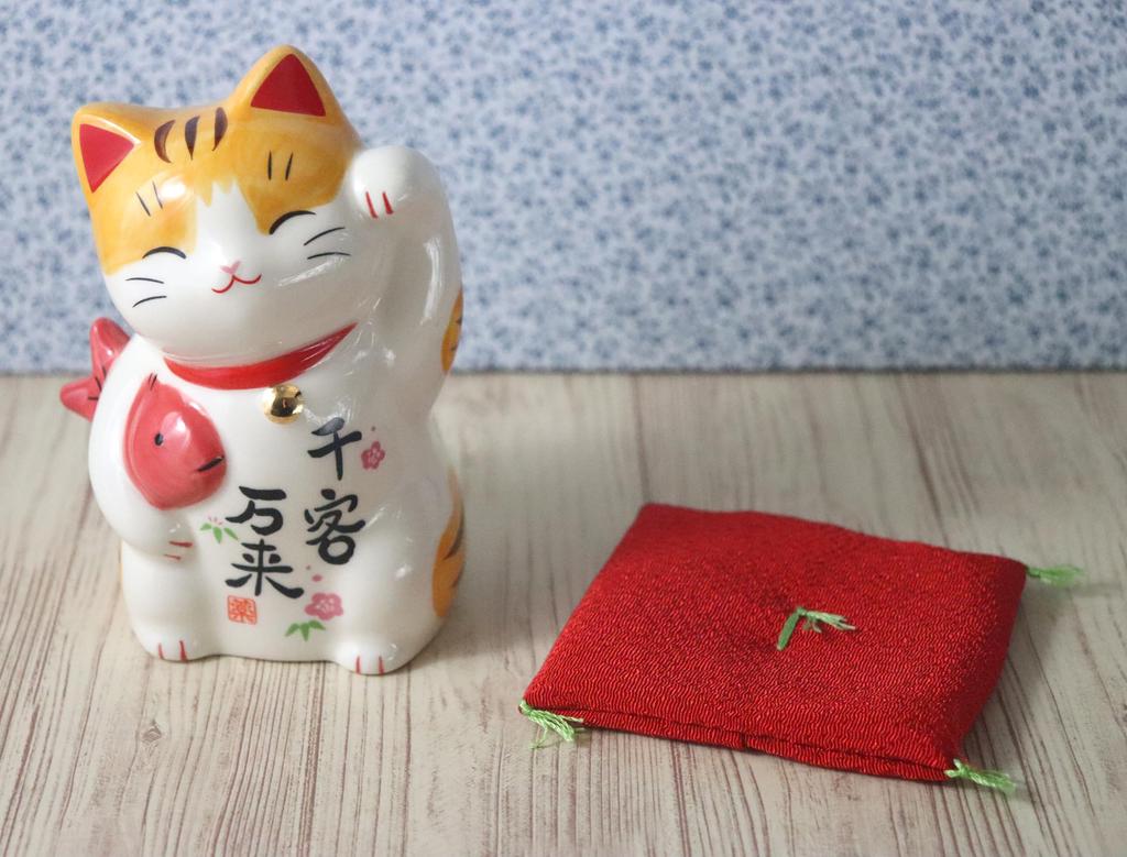 Yakushi Kiln Maneki-neko (Large) - Welcome To the Welcome Cat (with Lucky Sticker)
