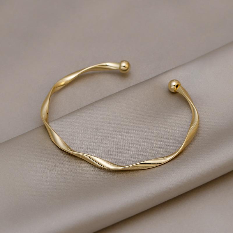 Golden Charm Bangles for Women Minimalism Fashion Twisted Couple Cuff Bracelet New Trendy Jewelry Girls Wedding Gift