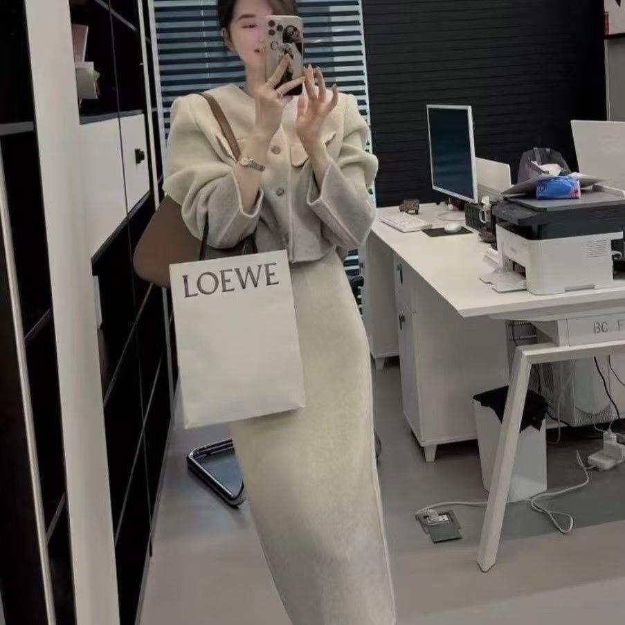 Зима 2025 Светло-серый комплект из двух частей: юбка и верх из смесовой шерсти на флисовой подкладке