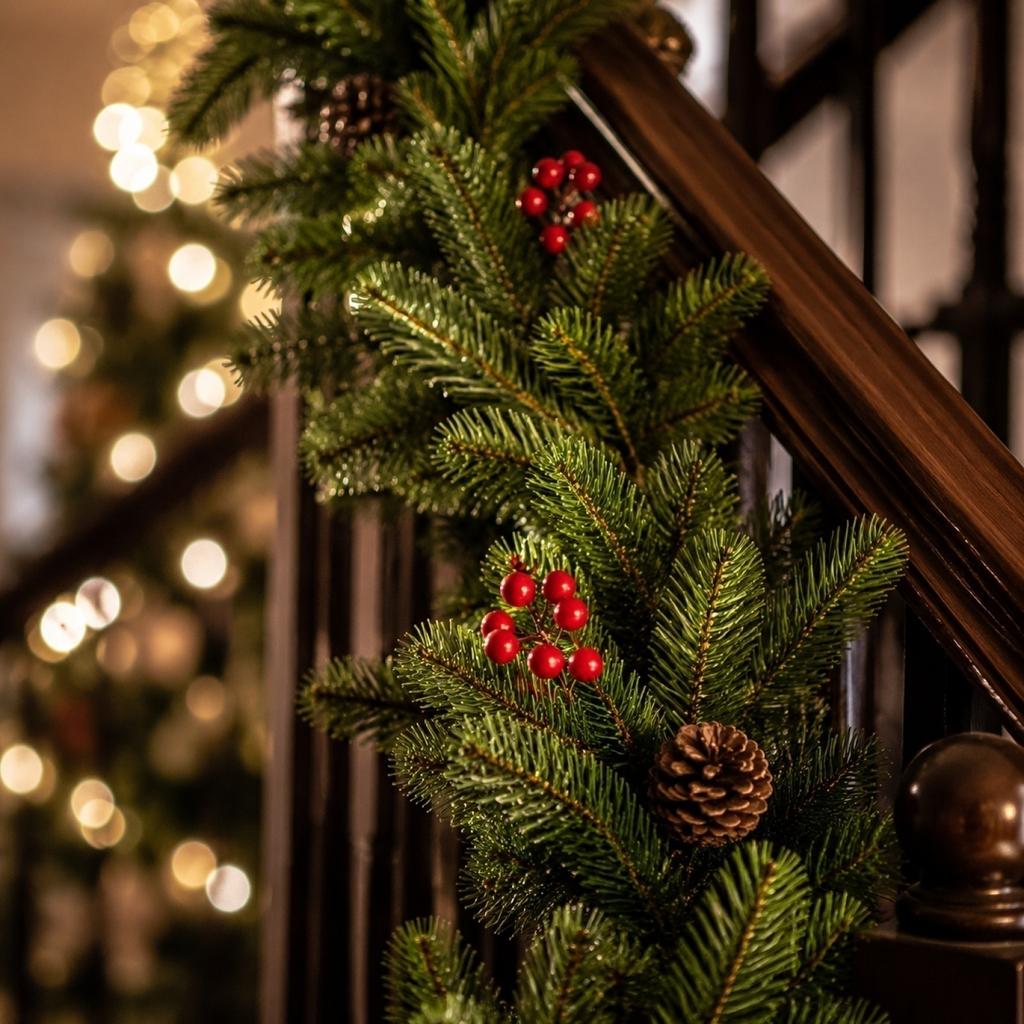 Christmas Wreath 1.8M or 2.7M – Pre-Decorated with Red Berries and Pinecones for Indoor Outdoor Holiday Decor