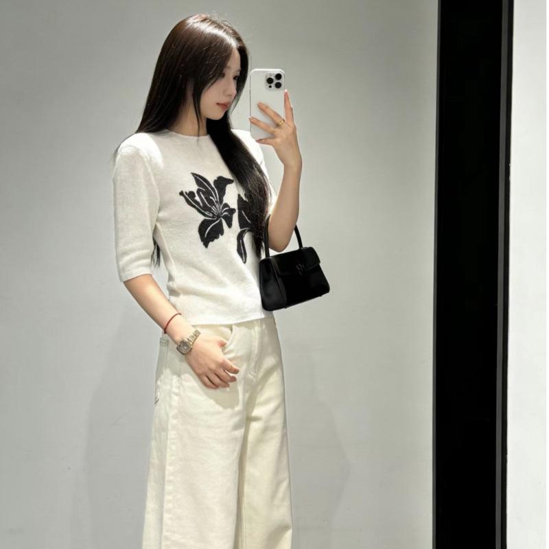 Women's Floral Embroidered Slim Fit Knit Top - Sweet Girly Style, Round Neck, Mid-Sleeve (K3-19)