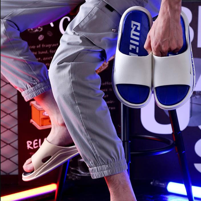 Новые летние тапочки, модные мужские тапочки, повседневные, мягкие подошвы, толстые подошвы, пляжные домашние тапочки для мужчин