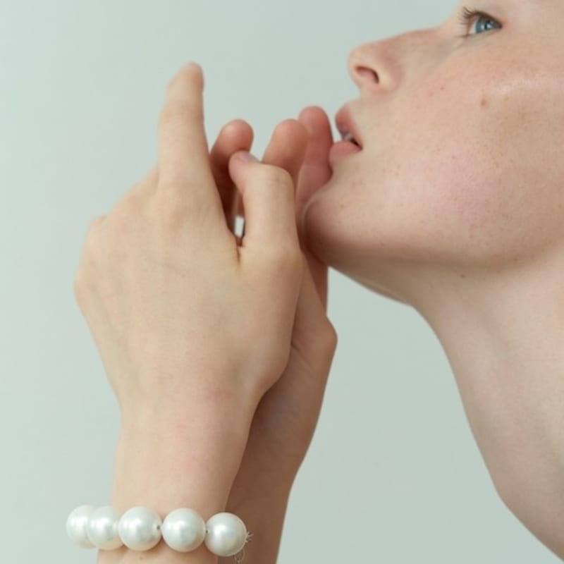 LOVE ME MONSTER Soft Big Pearl Bracelet