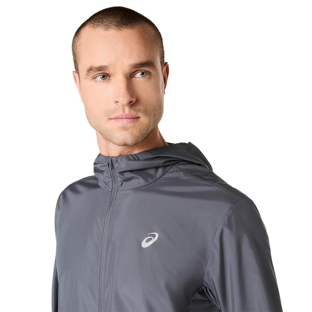 Одежда для бега СЕРЕБРЯНАЯ КУРТКА 2011D235 020 S [ASICS] Мужская (КАРЬЕРНЫЙ СЕРЫЙ)