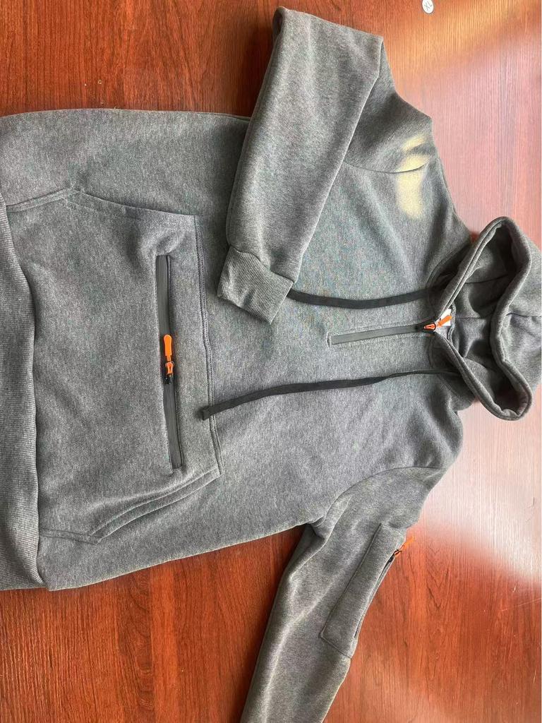 Men's Fleece-Lined Hooded Sweatshirt with Zipper and Multi-Pocket Design for Autumn/Winter Casual Sports Fashion
