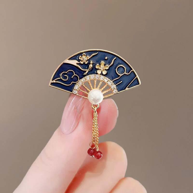 Summer Anti-Exposure Brooch: Fashionable and Luxurious Collar Pin for Women.