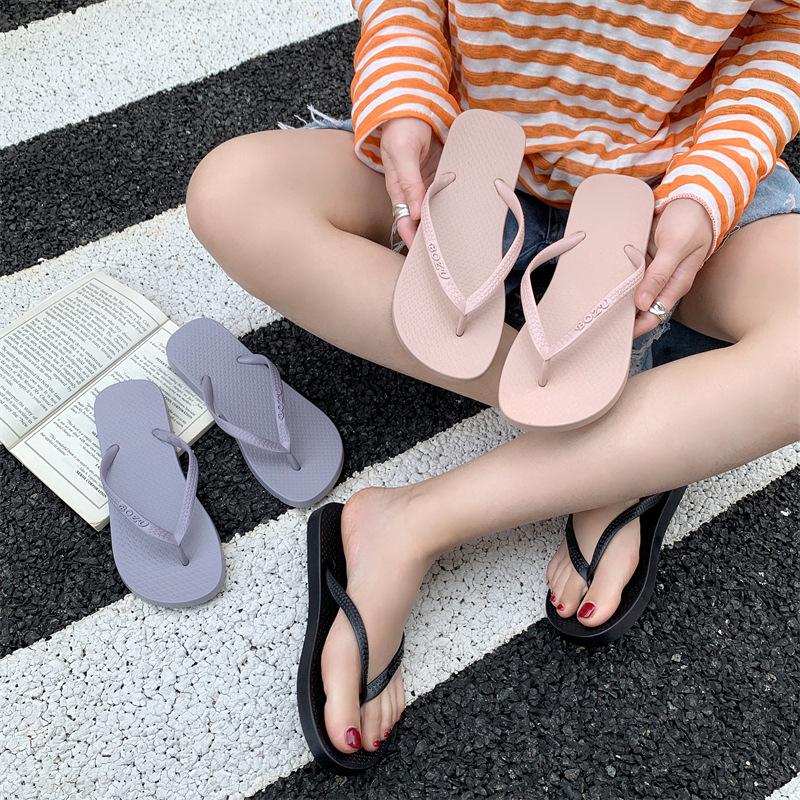 Новые летние шлепанцы женские носят пляжные приморские сандалии на плоской подошве тапочки женские