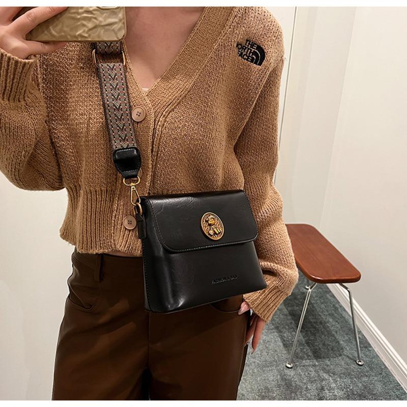Женская сумка подмышки высокого качества в стиле ретро, ​​новинка 2023 года, зимняя новая маленькая квадратная сумка, простая и универсальная сумка через плечо на одно плечо