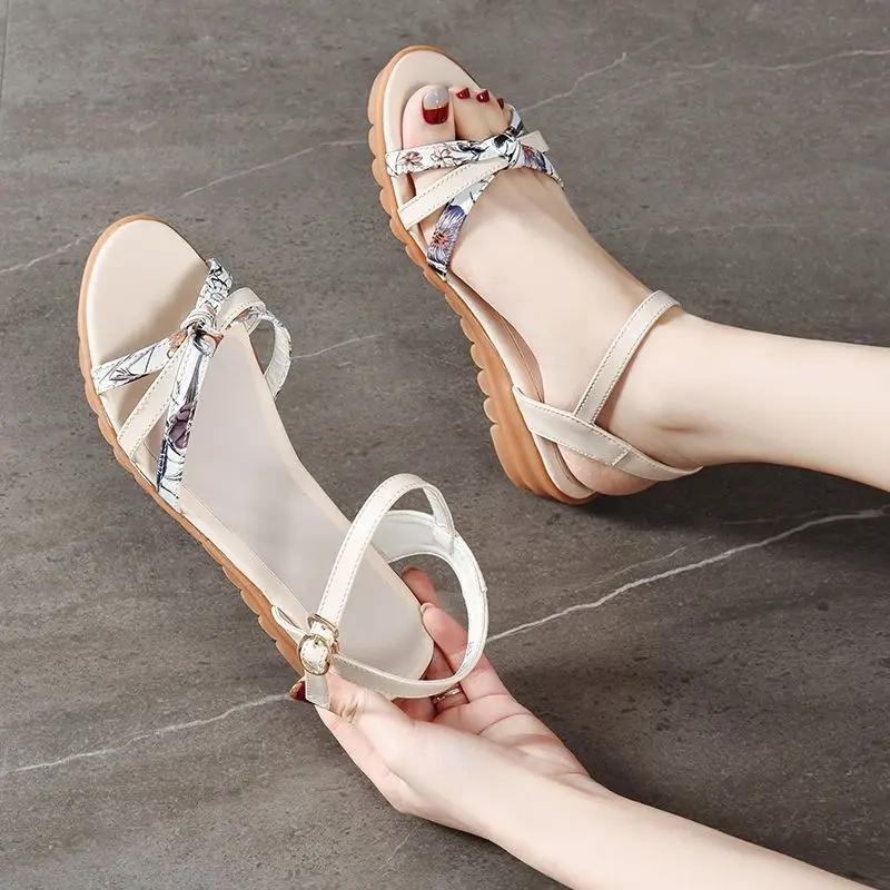 Мода с низким каблуком Пряжки Женская обувь Высококачественная обувь 2025 Роскошные трендовые сандалии для женщин Повседневные винтажные Предложение Сандалии на распродаже