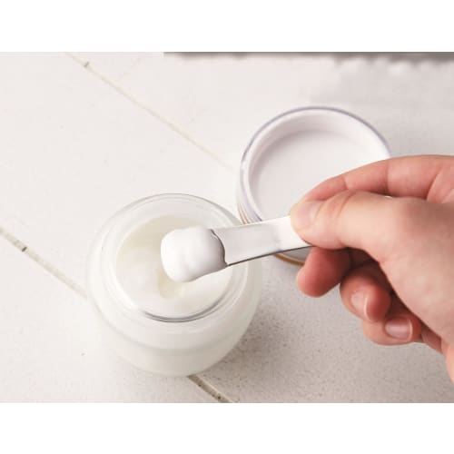 Лопатка из нержавеющей стали, сделано в Японии, с чехлом, идеально подходит для косметики, кремов, макияжа, кремов для рук, лака для ногтей и средства для умывания лица. 86 x 17 мм.