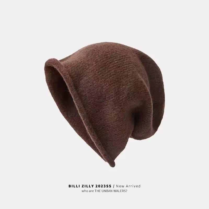 Женская шапка-бини для большой головы: Осенне-зимняя дышащая шапка свободной вязки для стройнящего эффекта.