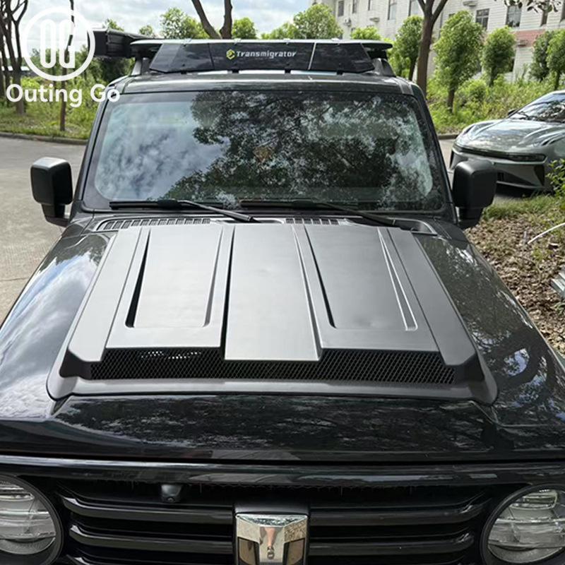 Защита капота Tank 300: Декоративная наклейка и защита от камней