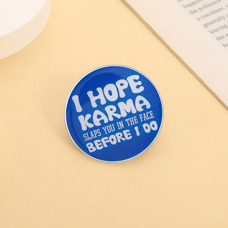 Саркастичные значки с УФ-печатью «Надеюсь, карма даст тебе пощечину раньше, чем я» Брошь Значки на лацкан Крутые украшения Подарок для друзей
