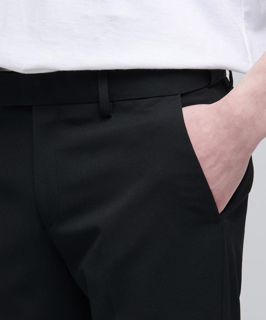MUSINSA STANDARD Lightweight Tapered Hidden Banding Crop Slacks [Black]