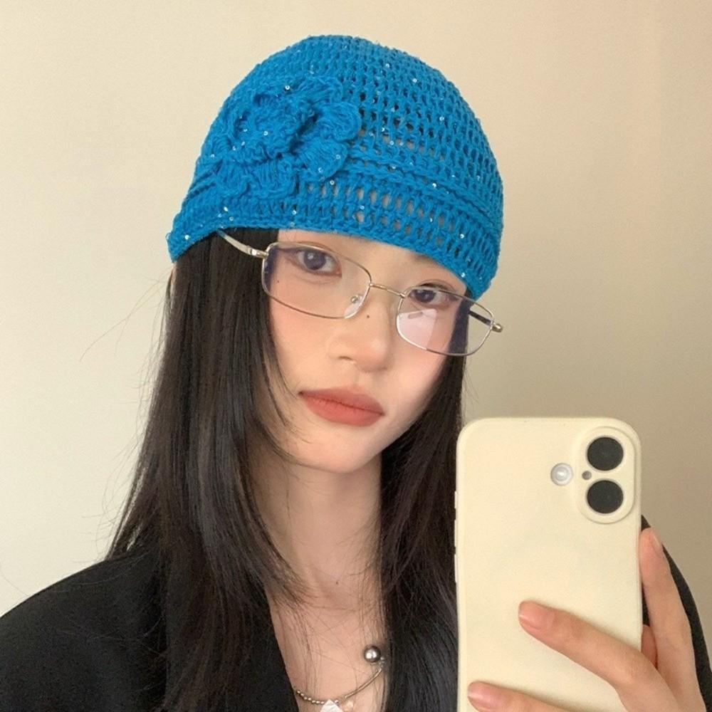 Вязаные шапки с цветами, ажурная шапка крючком с пайетками, шапка-бини в стиле Y2k