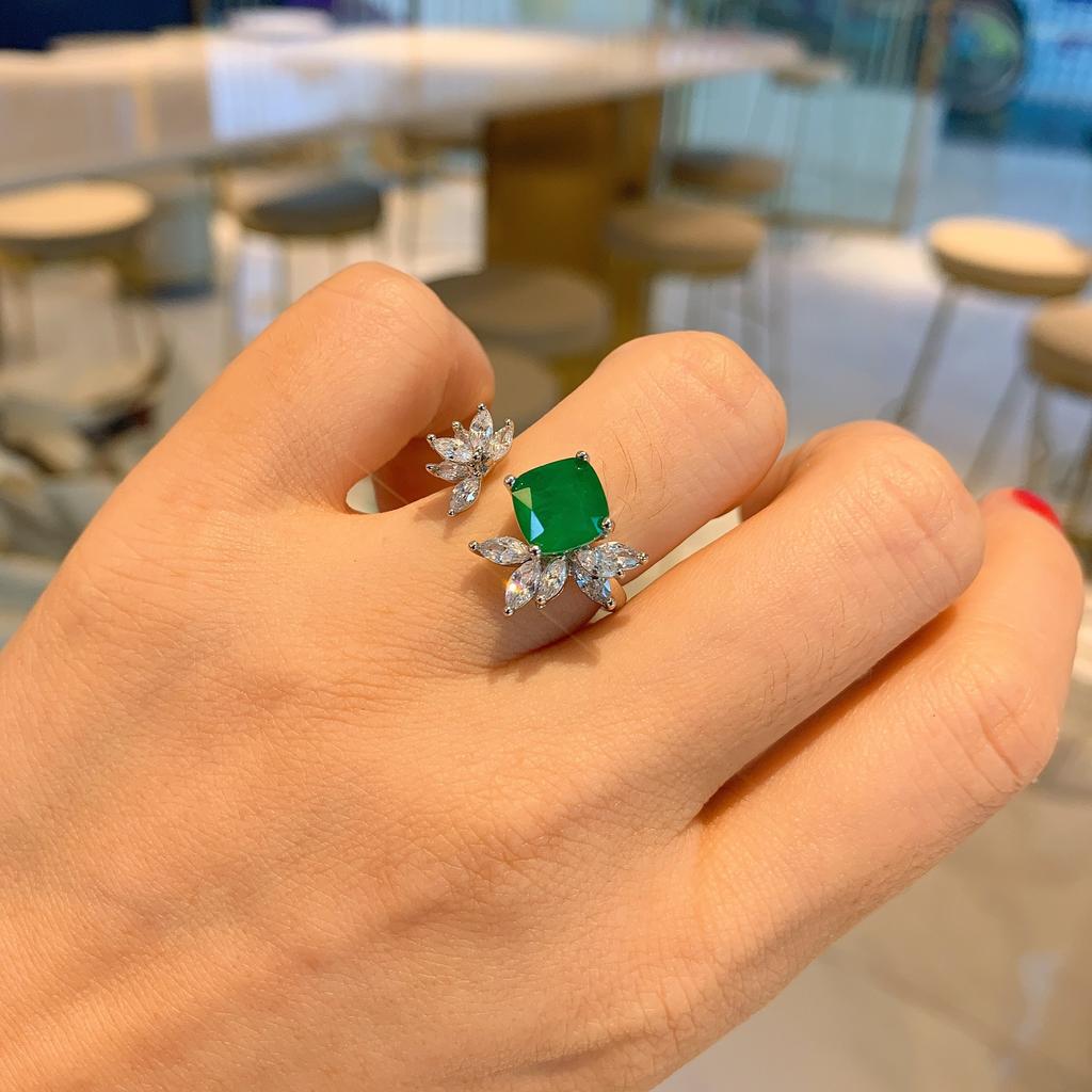 2024 Новое модное кольцо Founder Ring Женское универсальное ретро-кольцо Ювелирные изделия из медного покрытия с изумрудом из настоящего золота