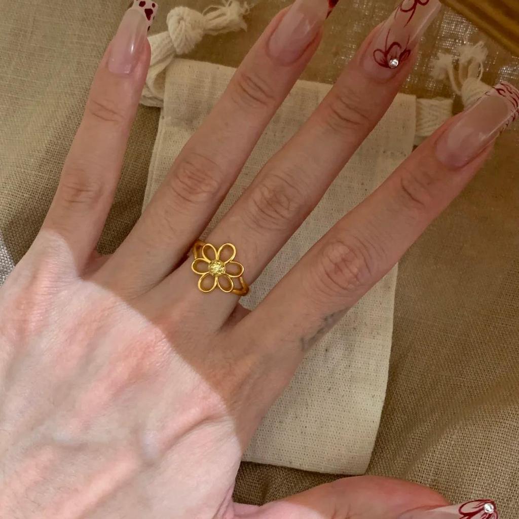 Fashionable and Minimalist Hollow Flower Design, Gold Ring Inlaid with Yellow Zircon, Adjustable Women's Open Ring