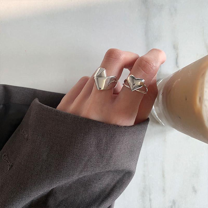 Chic 925 Silver Folded Heart Ring For Men And Women With Eye-catching Style